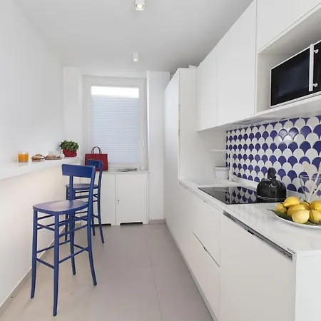 - Luis 2 11 Sorrento